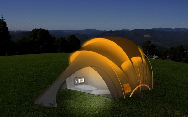 Orange Концепт палатки с солнечной батареей. Ночь.