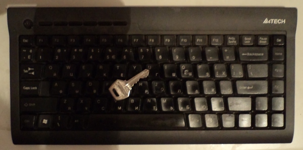 Ключик на клавиатуре.