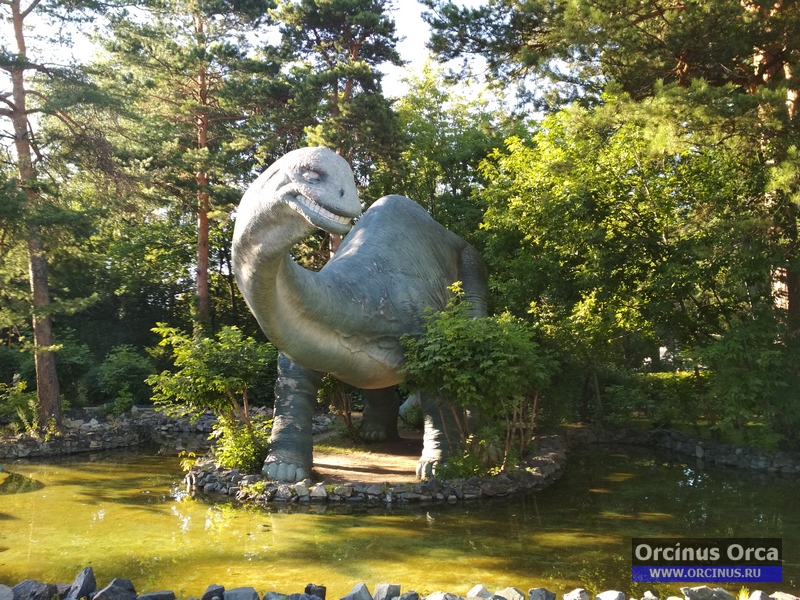 Скульптура в Новосибирском зоопарке.